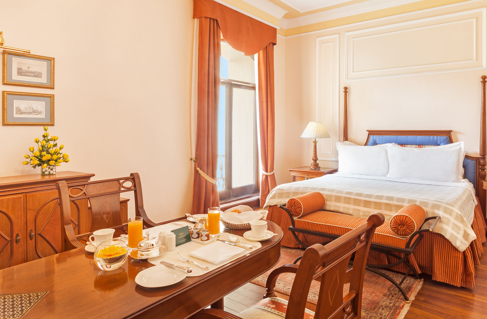 Фото The Oberoi Grand, Kolkata