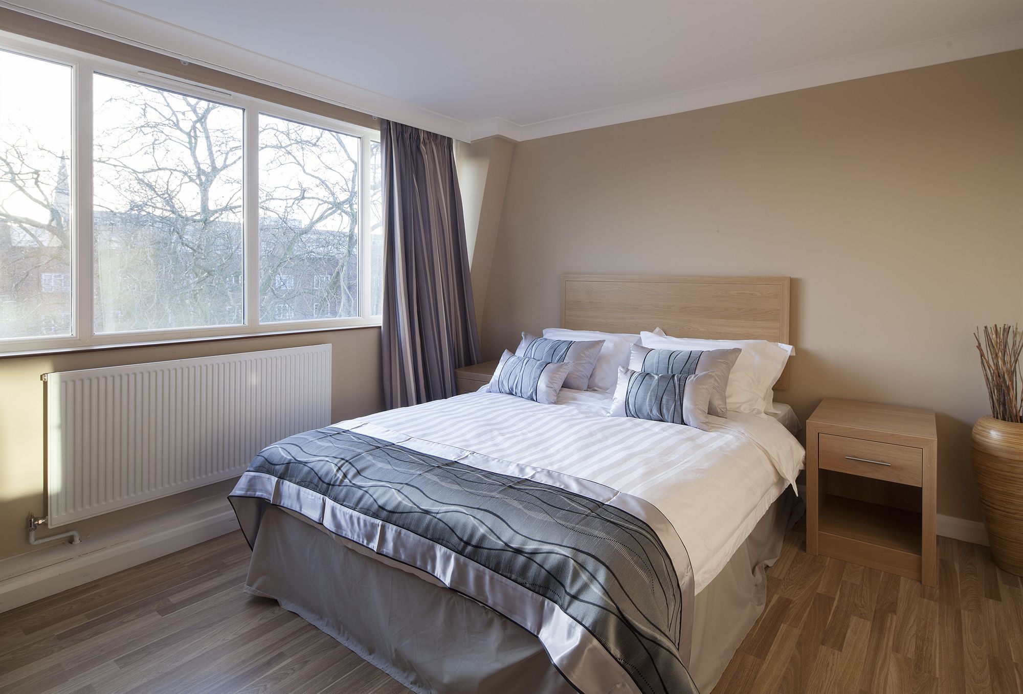 Фото The New London Carlton Hotel & Service Apartments