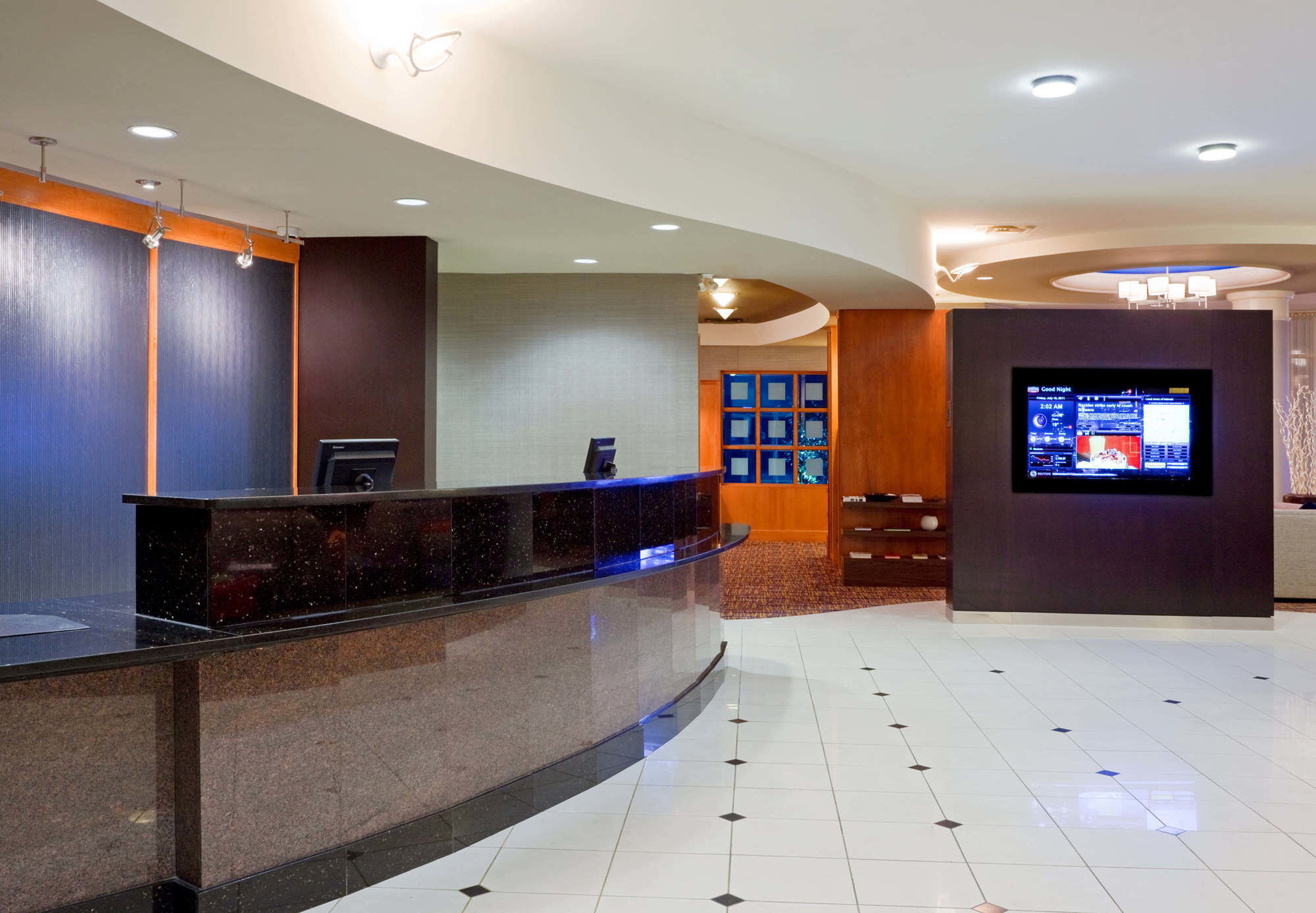 Фото Courtyard by Marriott Toronto Vaughan