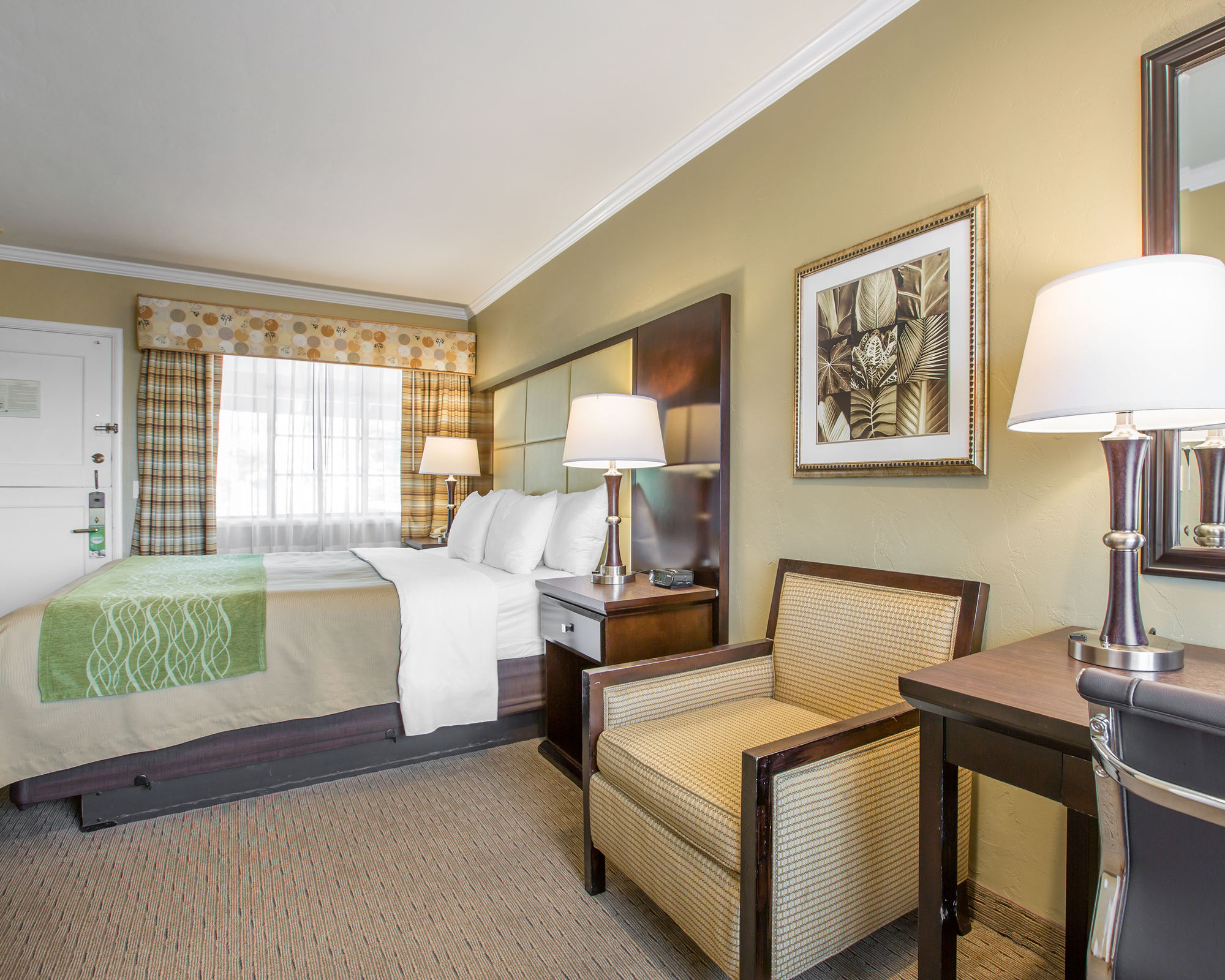 Фото Comfort Inn Carmel by The Sea