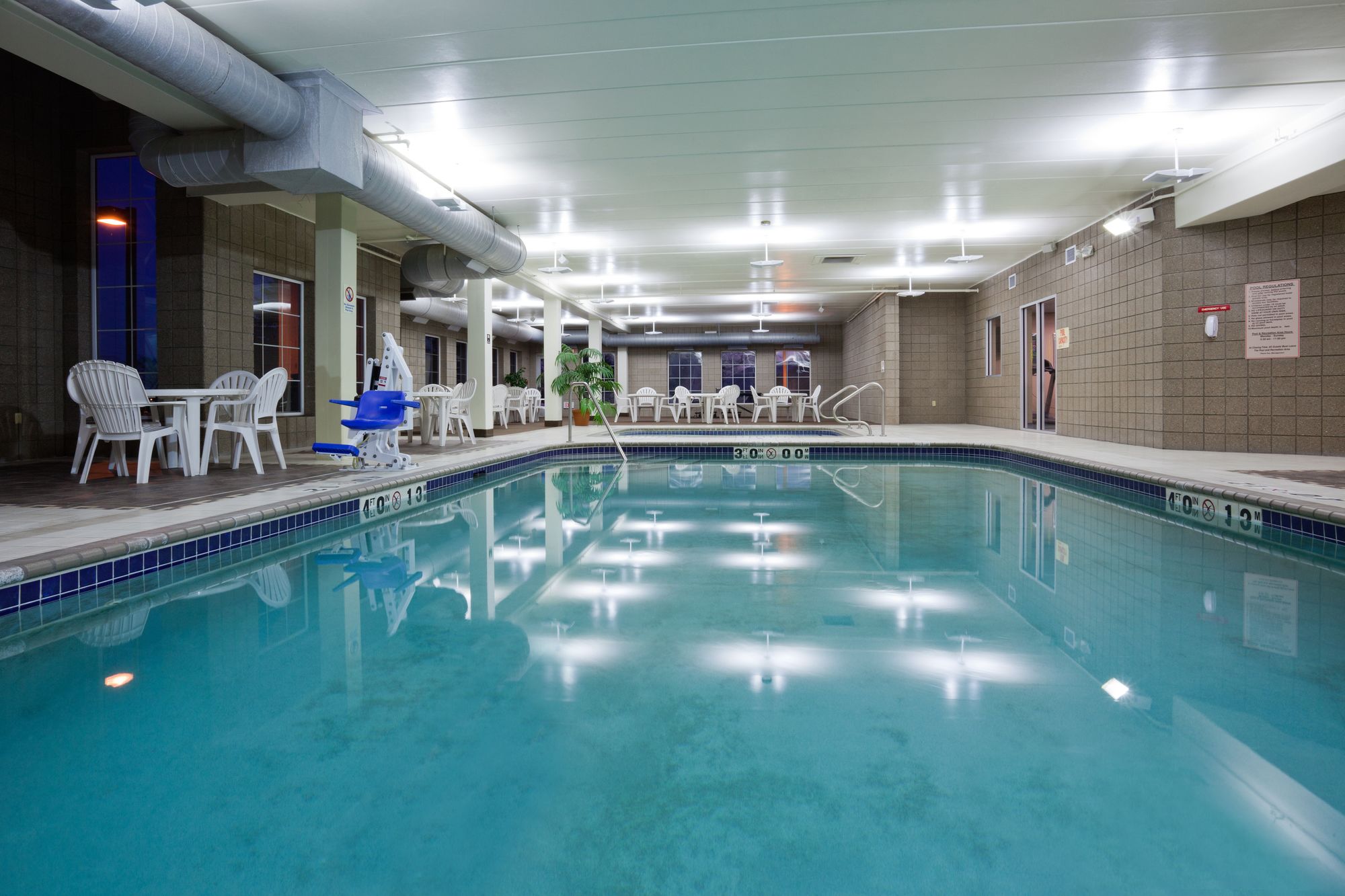 Фото Holiday Inn Express Hotel & Suites St. Cloud, an Ihg Hotel