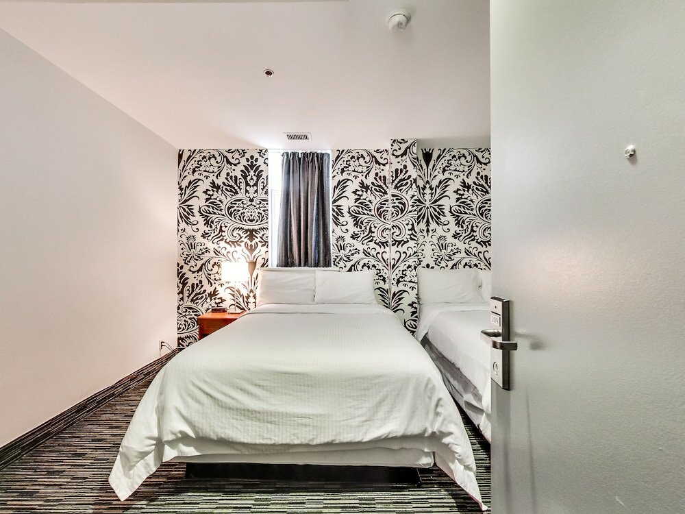 Фото Isabella Hotel and Suites