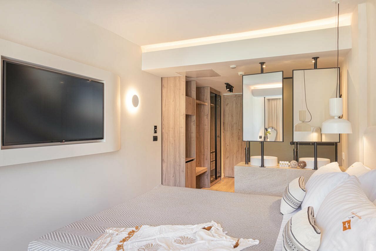 Фото Erato Seaside Hotel