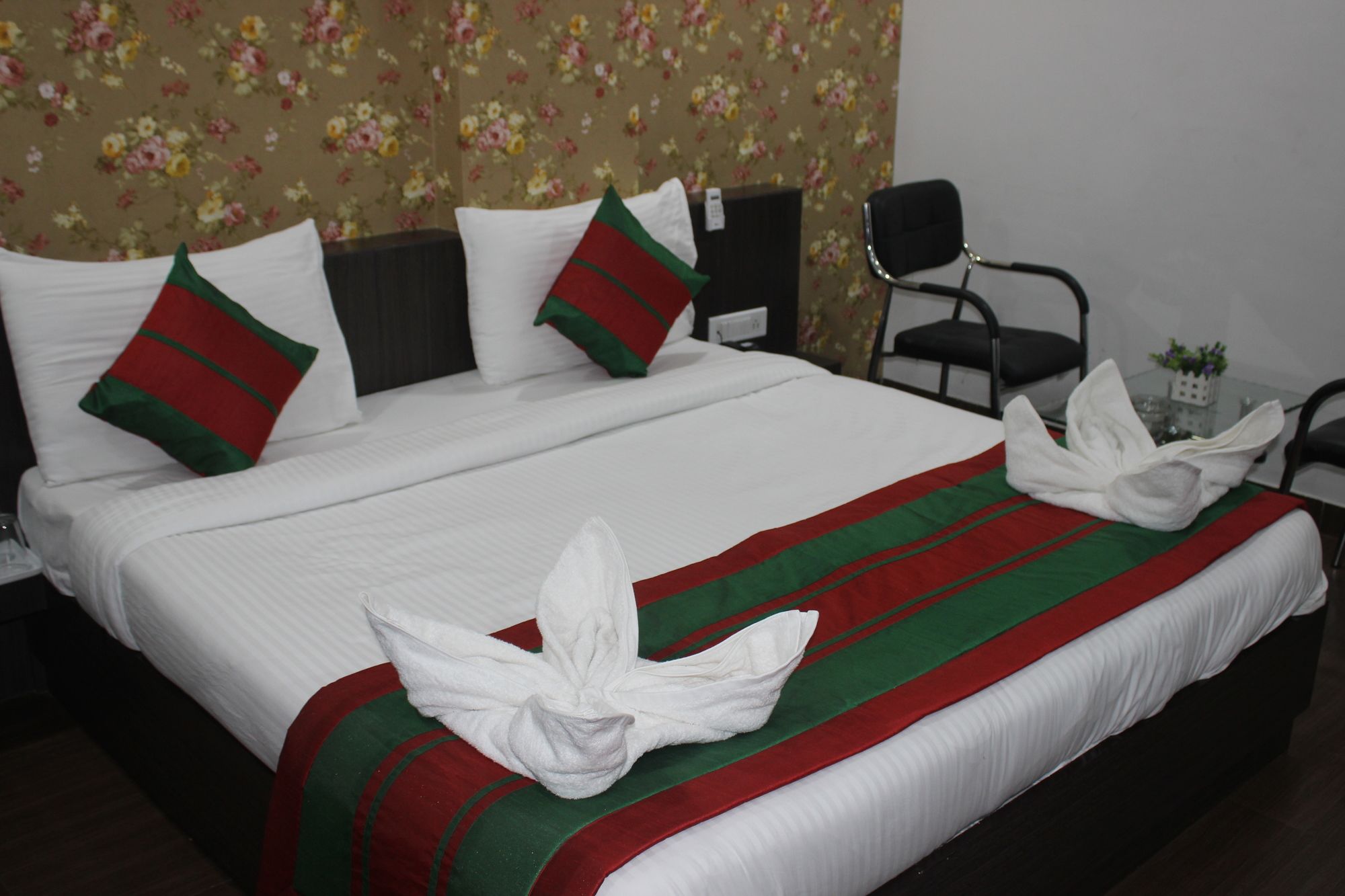 Фото Hotel Flowers Inn