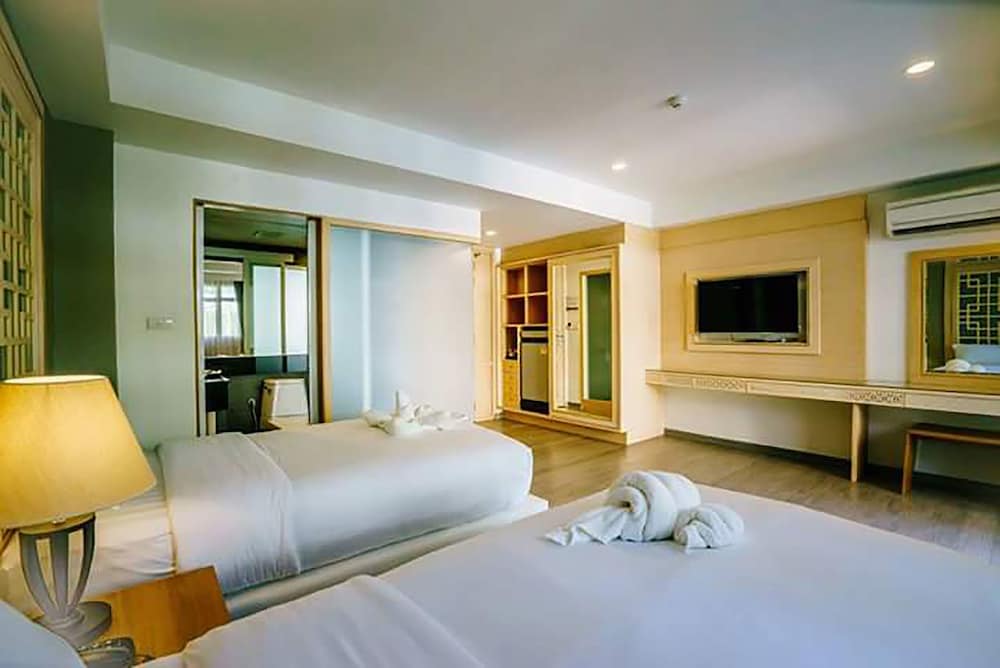Фото Moon Dragon Hotel