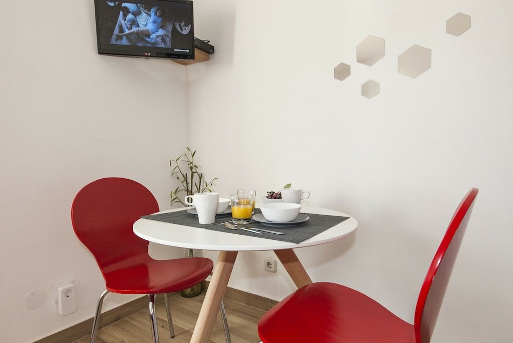 Фото A38 - Rising Sun Top-Floor Flat