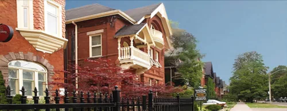 Фото Madison Manor Boutique Hotel