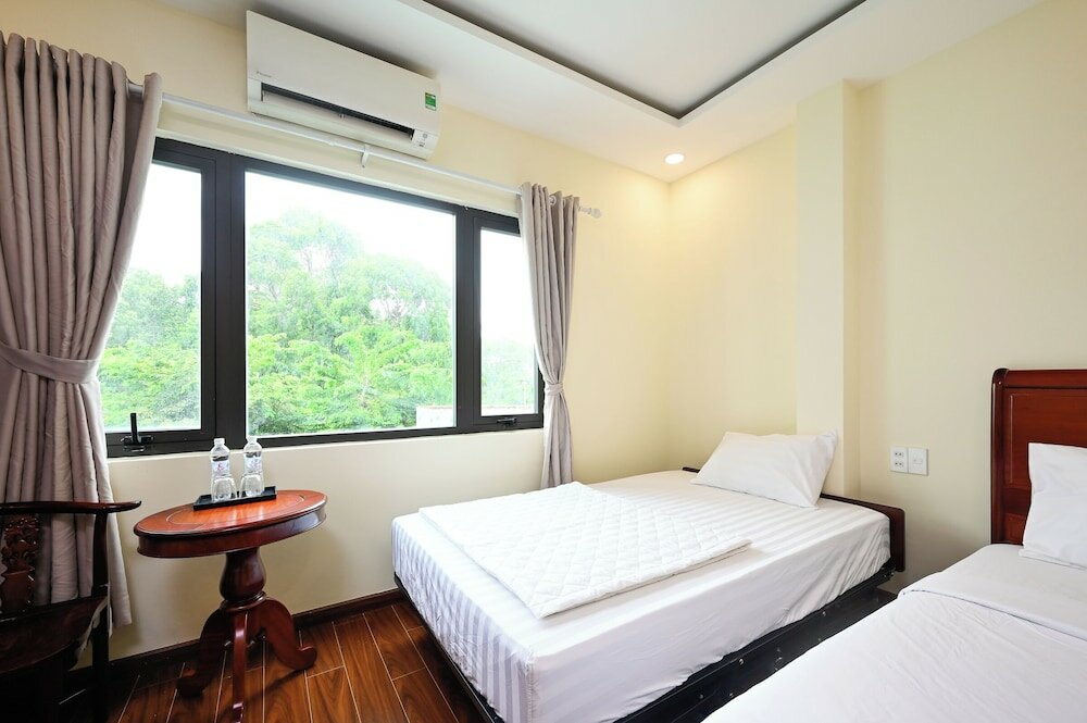 Фото Red Sun Airport Saigon Hotel