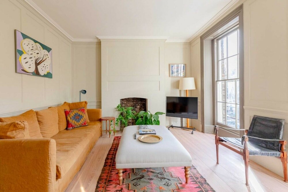 Фото Spacious & Elegant 2bd Victorian Flat - Islington!