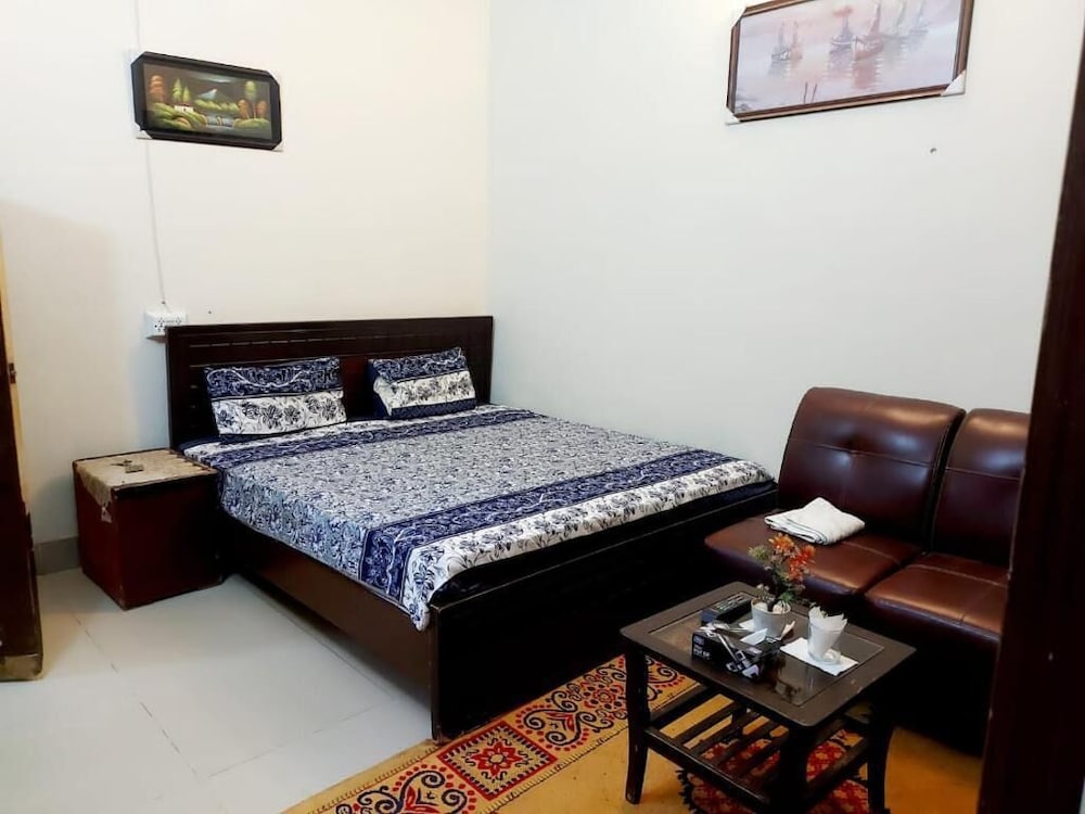 Фото Embassy inn Guest House Hyderabad