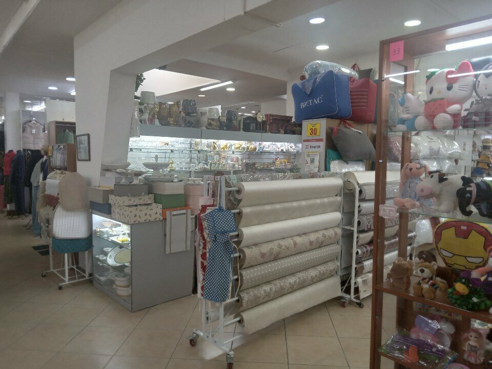 متجر أواني Tableware and souvenirs ، ألماتي، صورة