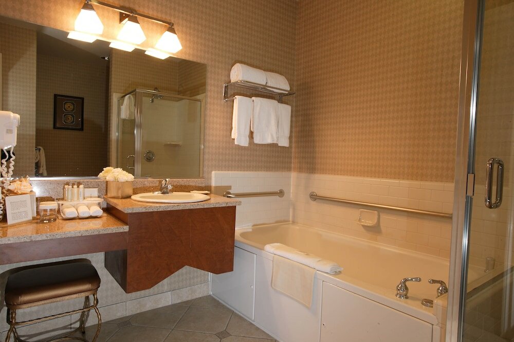 Фото Holiday Inn Express Hotel & Suites Ventura, an Ihg Hotel