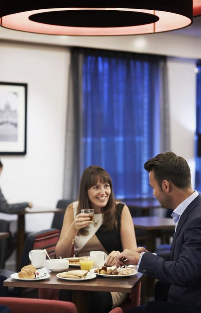 Фото Hampton by Hilton Oxford