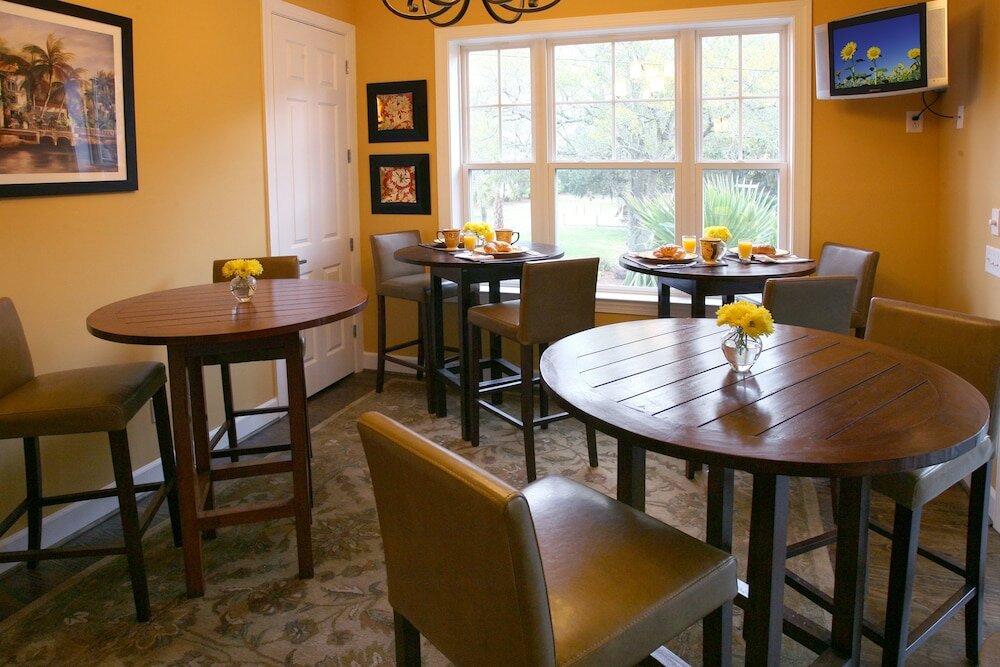 Фото Water's Edge Inn - Adults Only