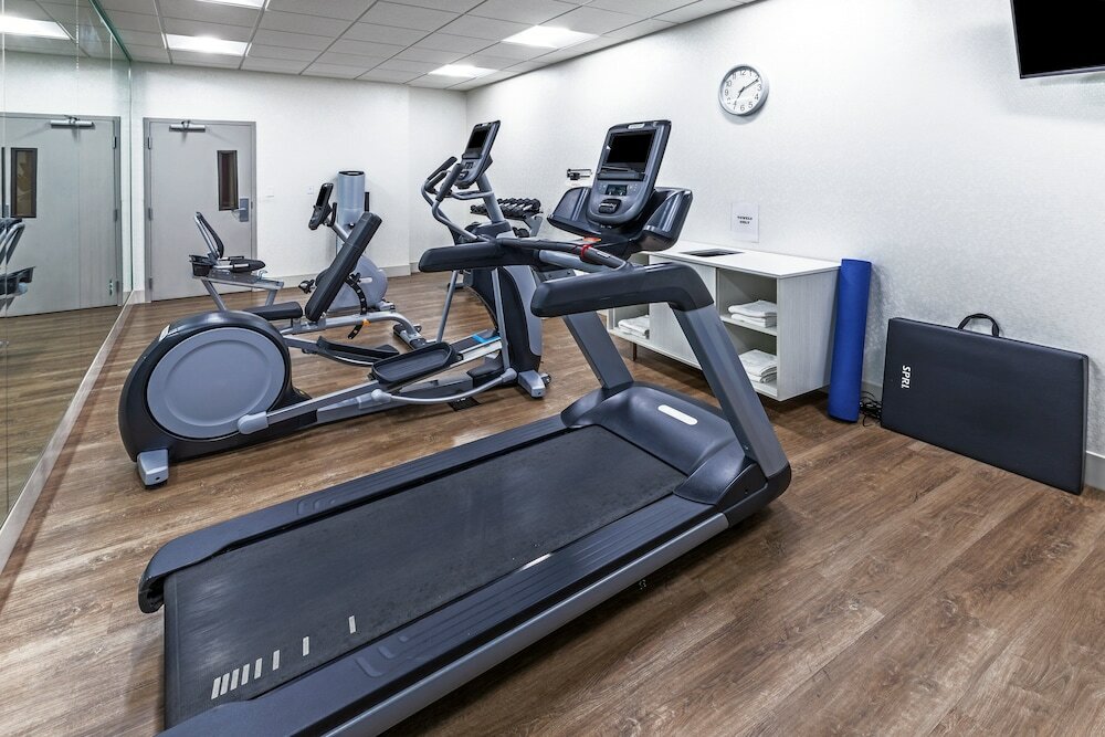 Фото Holiday Inn Express & Suites West, an Ihg Hotel