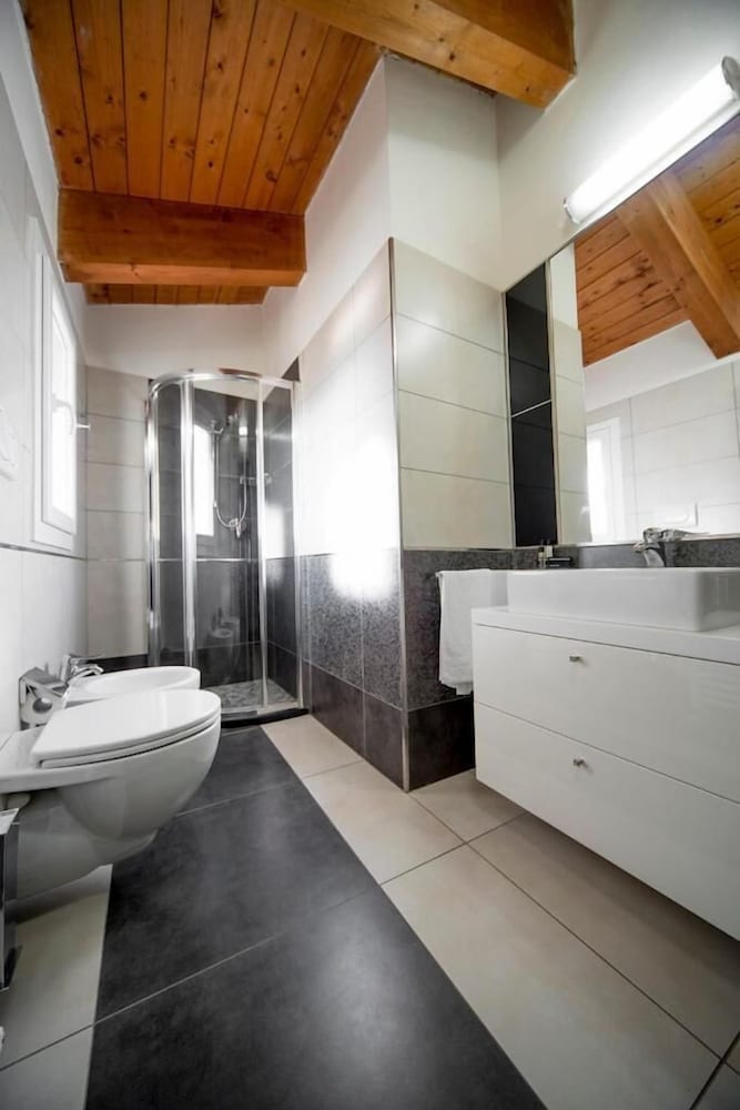 Фото Atmosphere Suite Hotel