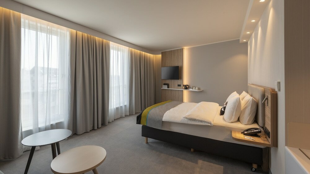 Фото Holiday Inn Express Düsseldorf Hauptbahnhof