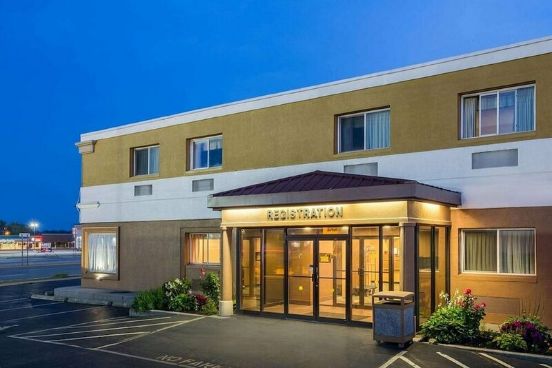 Гостиница Fairbridge Inn Express Buffalo Airport Williamsville