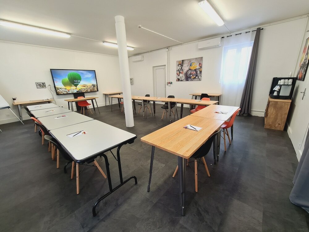 Фото Hotel Le Renard Châlons-en-Champagne