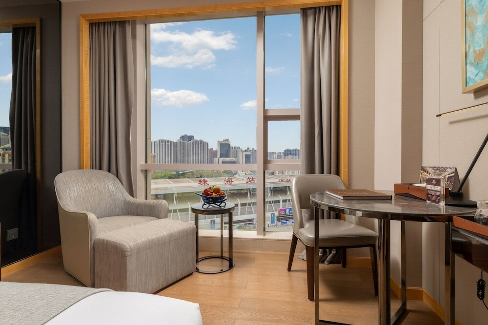 Фото Zhuhai LongZhuDa International Hotel