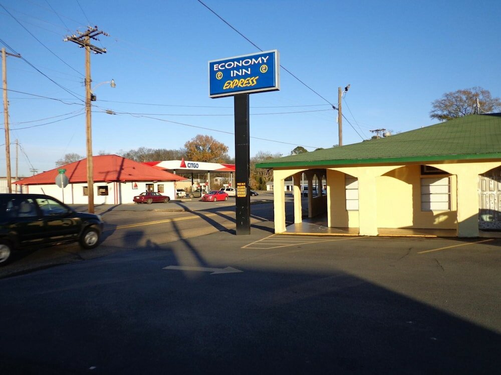 Фото Economy Inn Express Warren