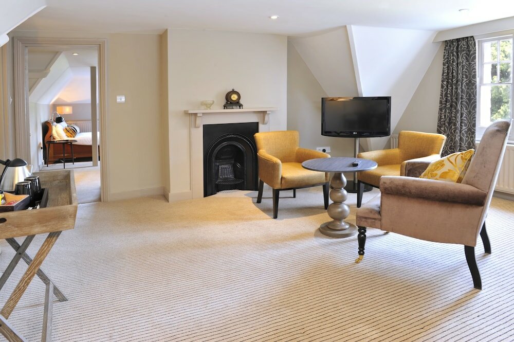 Фото The Crown Manor House Hotel