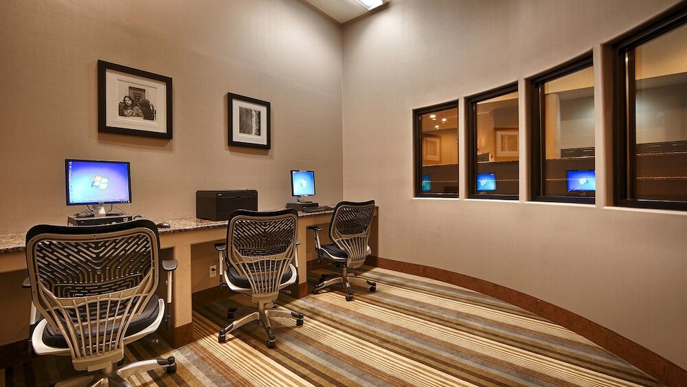 Фото Best Western Plus Lackland Hotel & Suites