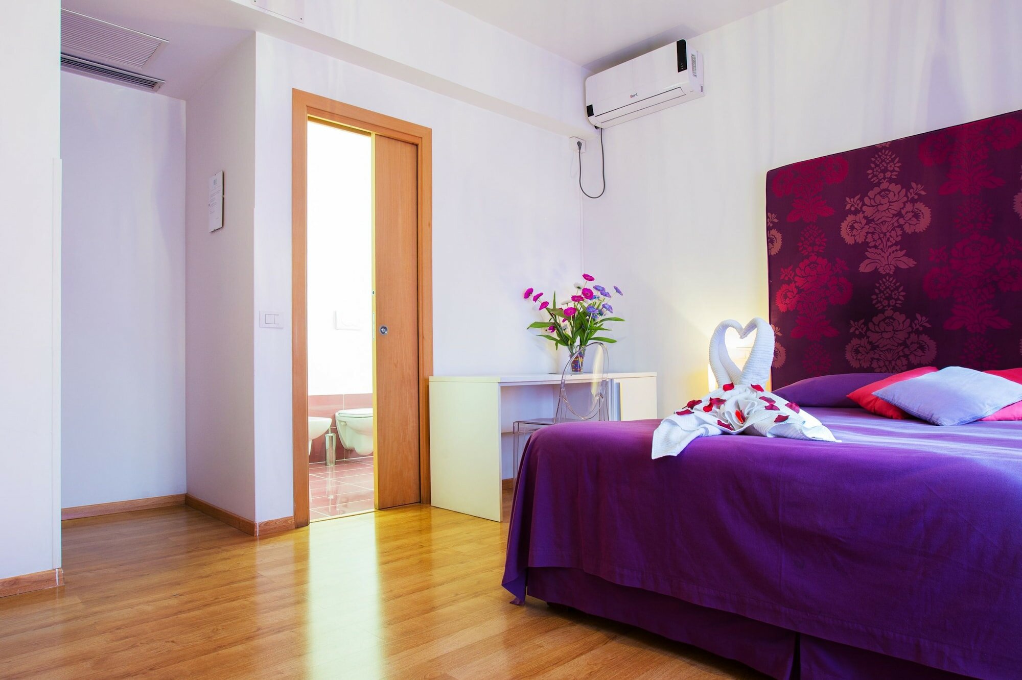 Фото Emily Suites