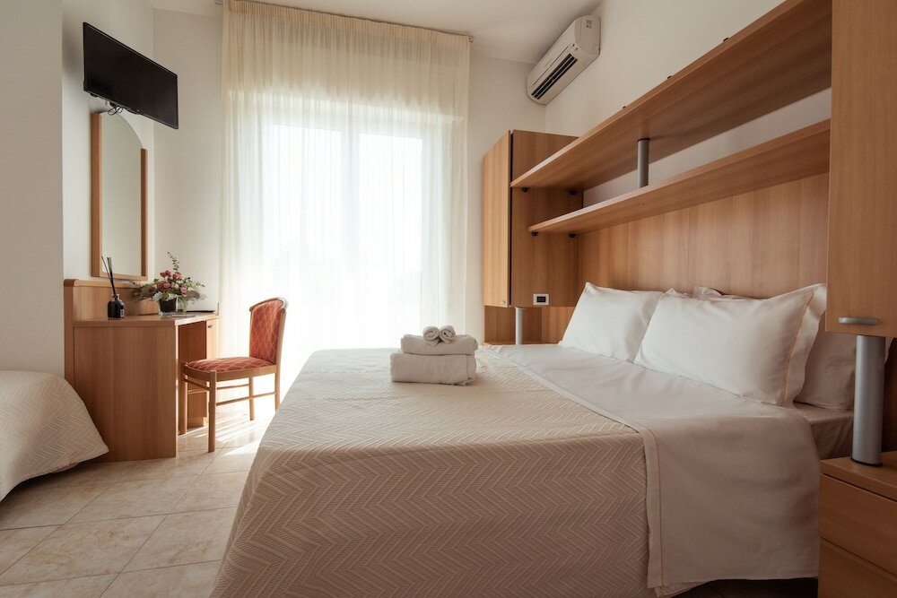 Фото Hotel Adria