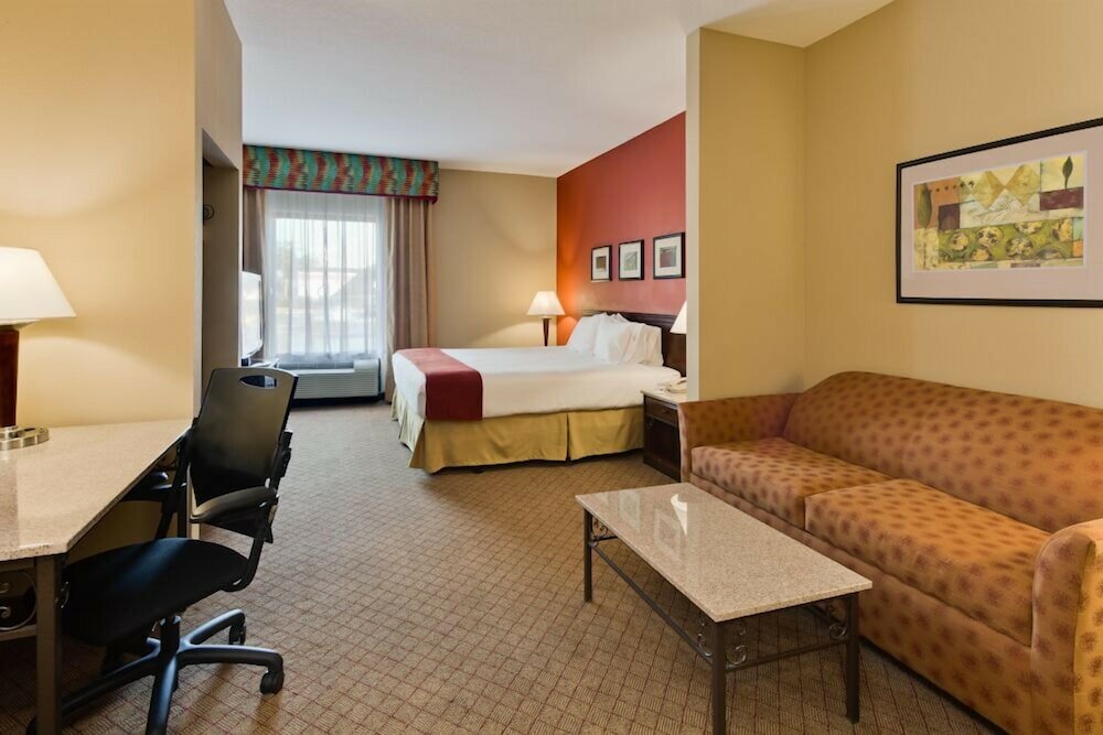 Фото Holiday Inn Express Hotel & Suites Tampa Northwest - Oldsmar, an Ihg Hotel