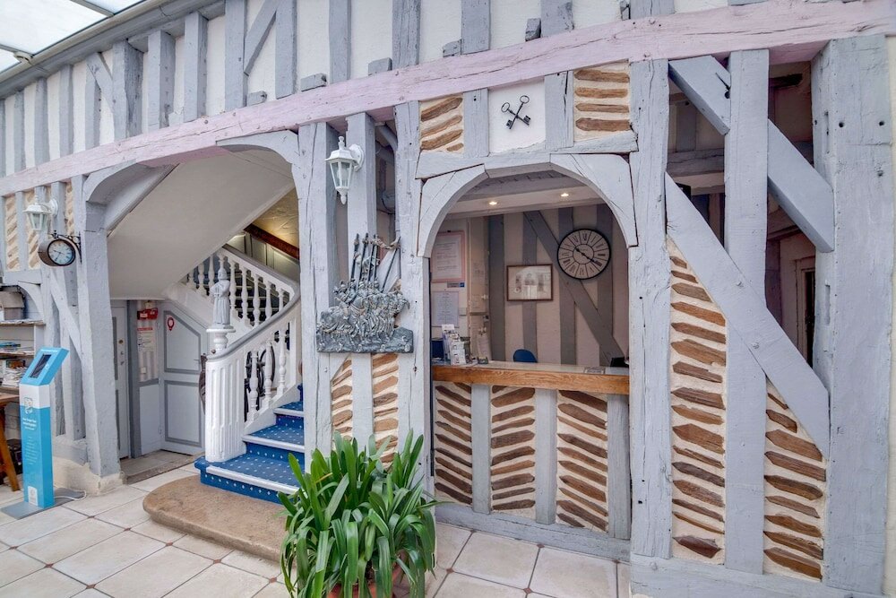 Фото Brit Hôtel Les Comtes de Champagne Centre Historique