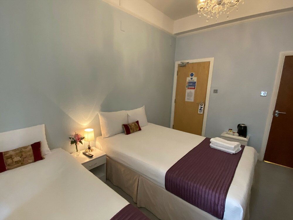 Фото Lancaster Court Hotel