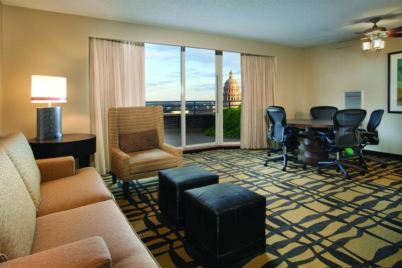 Фото DoubleTree Suites by Hilton Hotel Austin