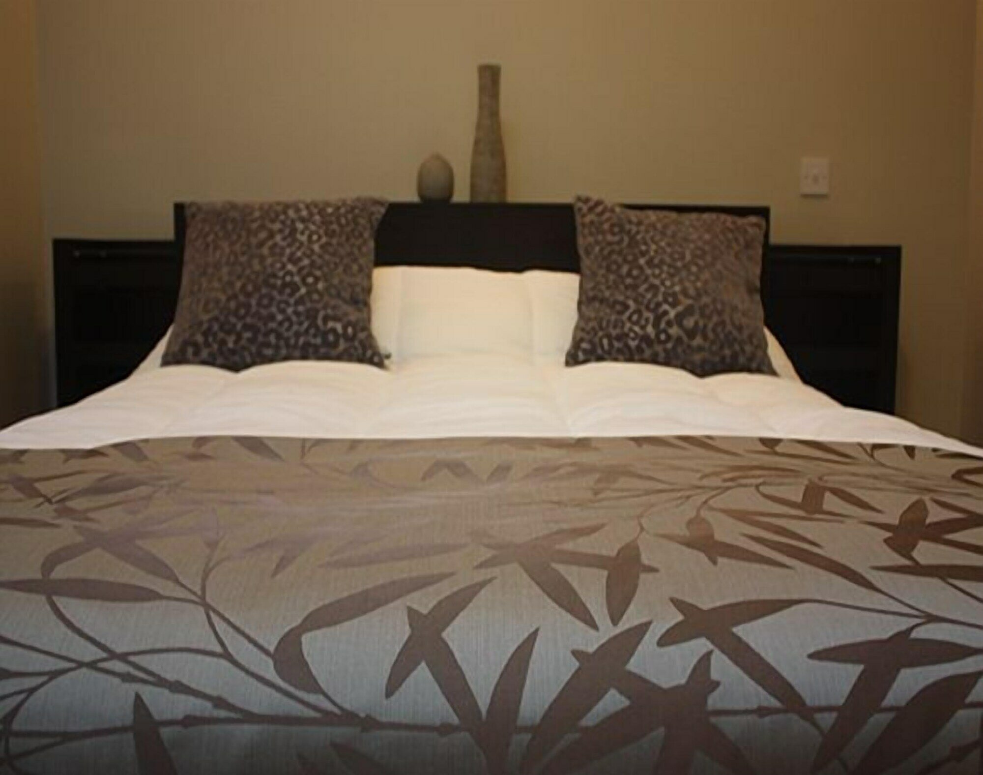 Фото Lyall Apartment Hotel