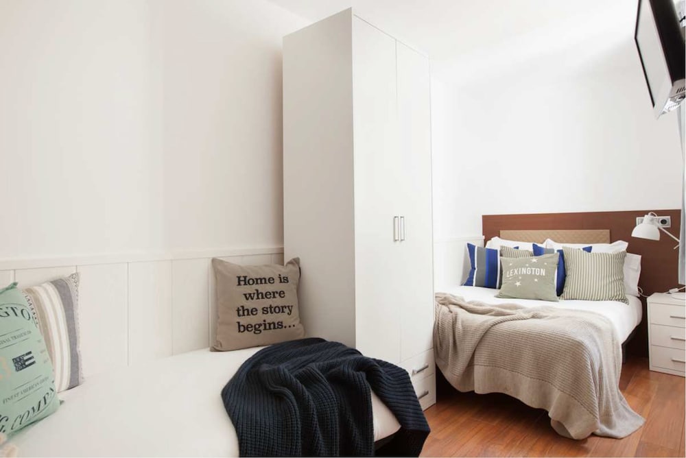 Фото Enjoybcn Dali Apartments