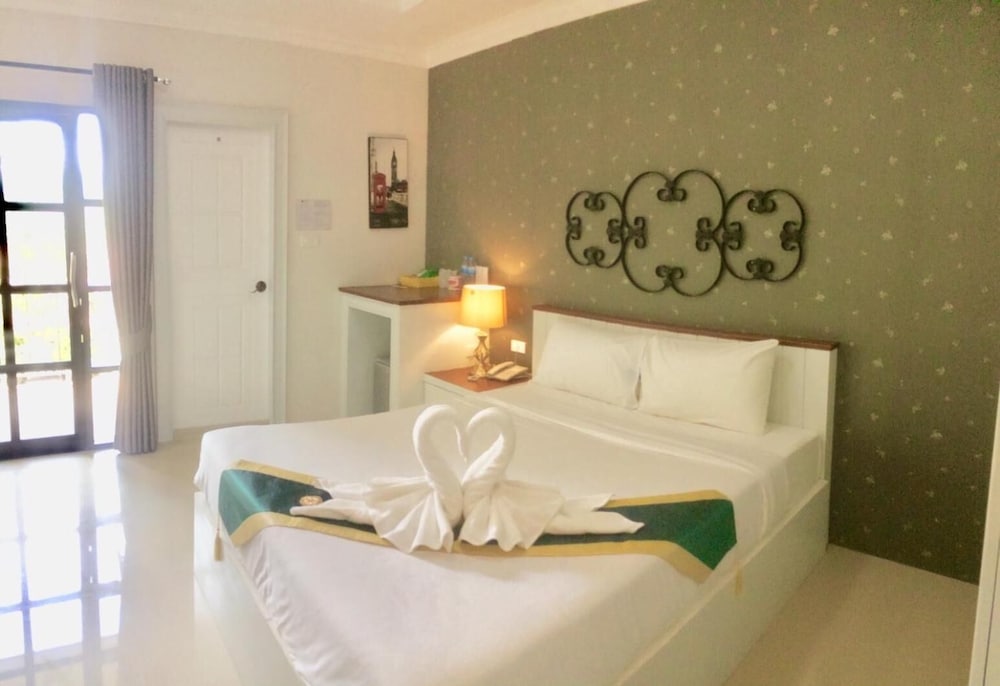 Фото Ploy's Pearl Hotel