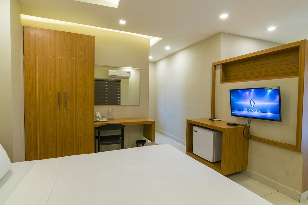 Фото Hotel Crescent Inn