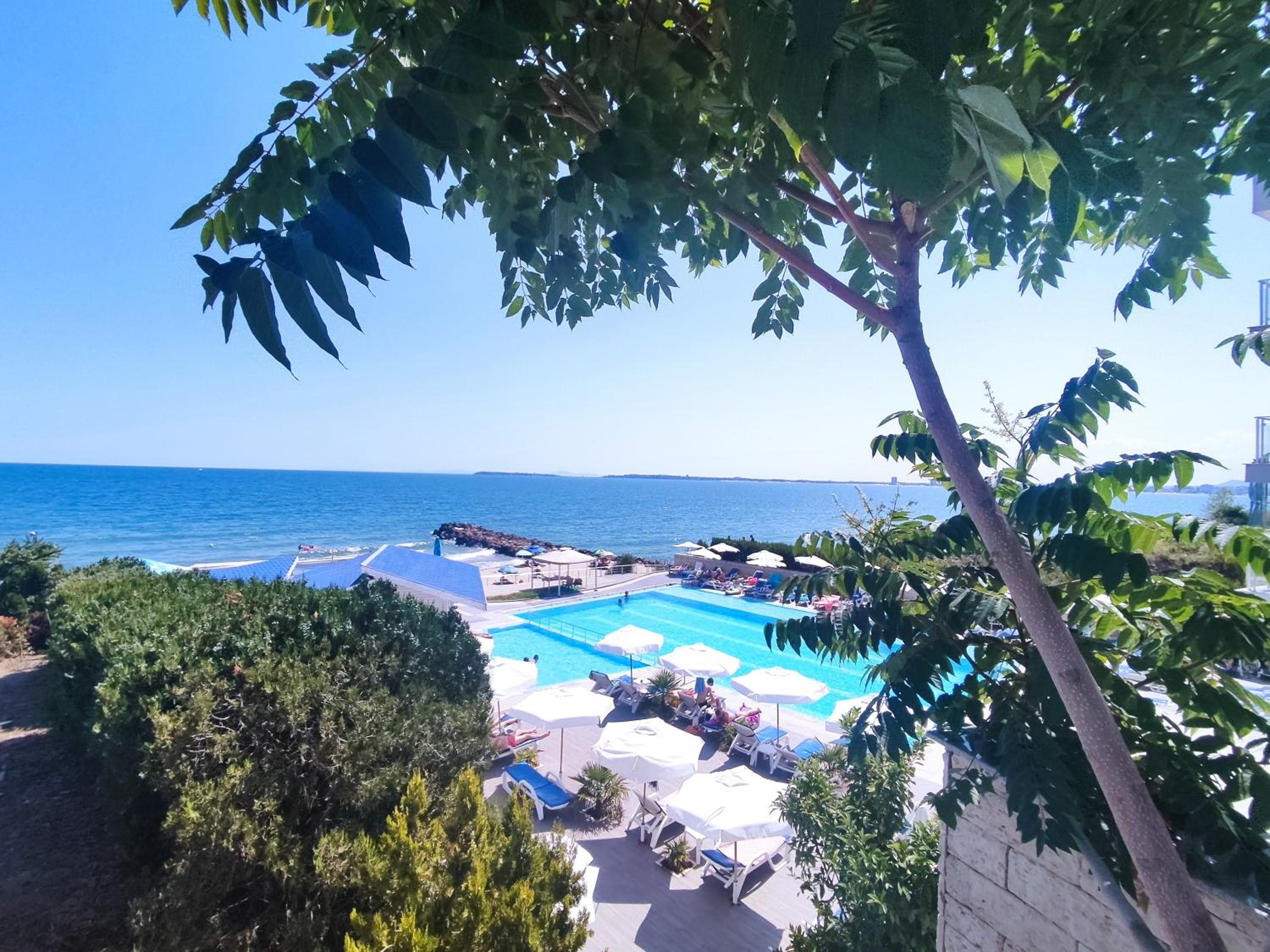 Фото отеля 2