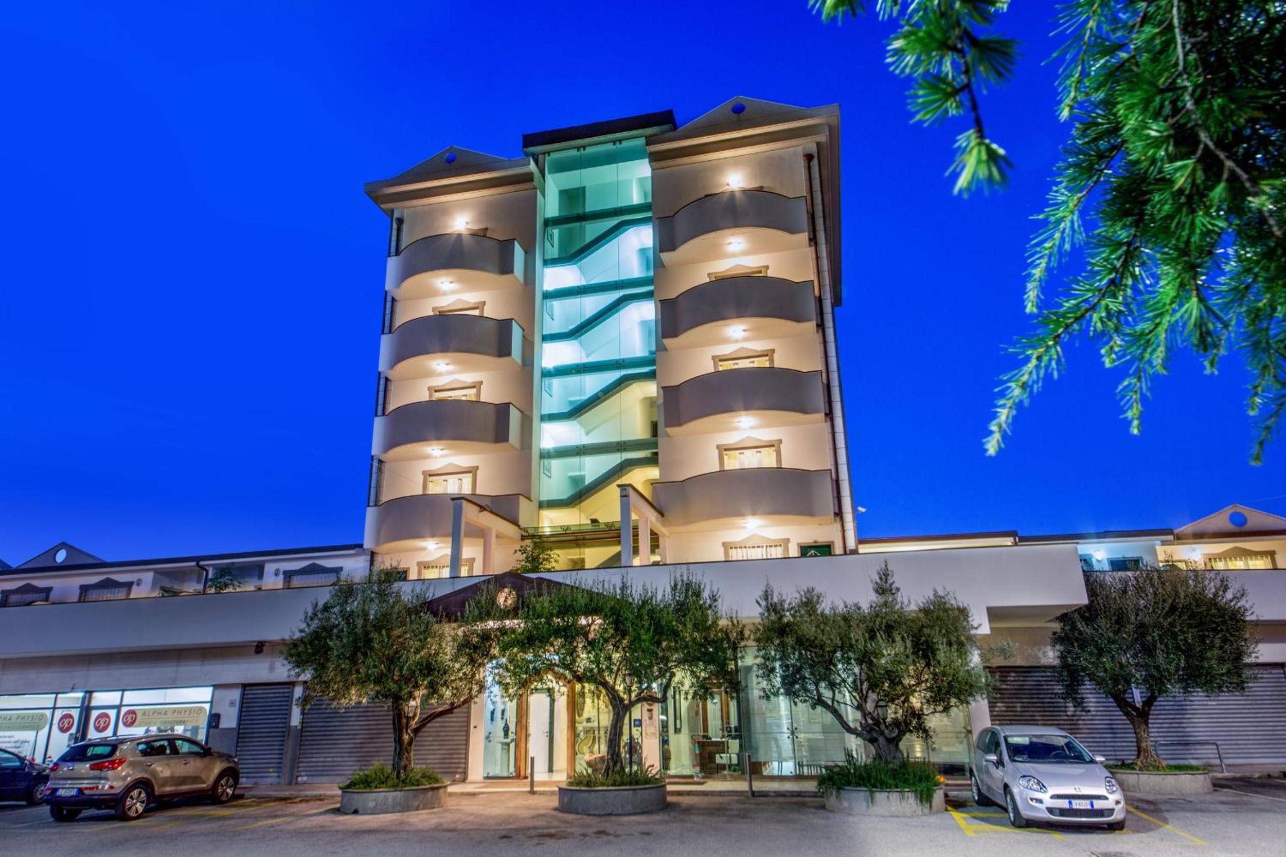 Фото отеля 1