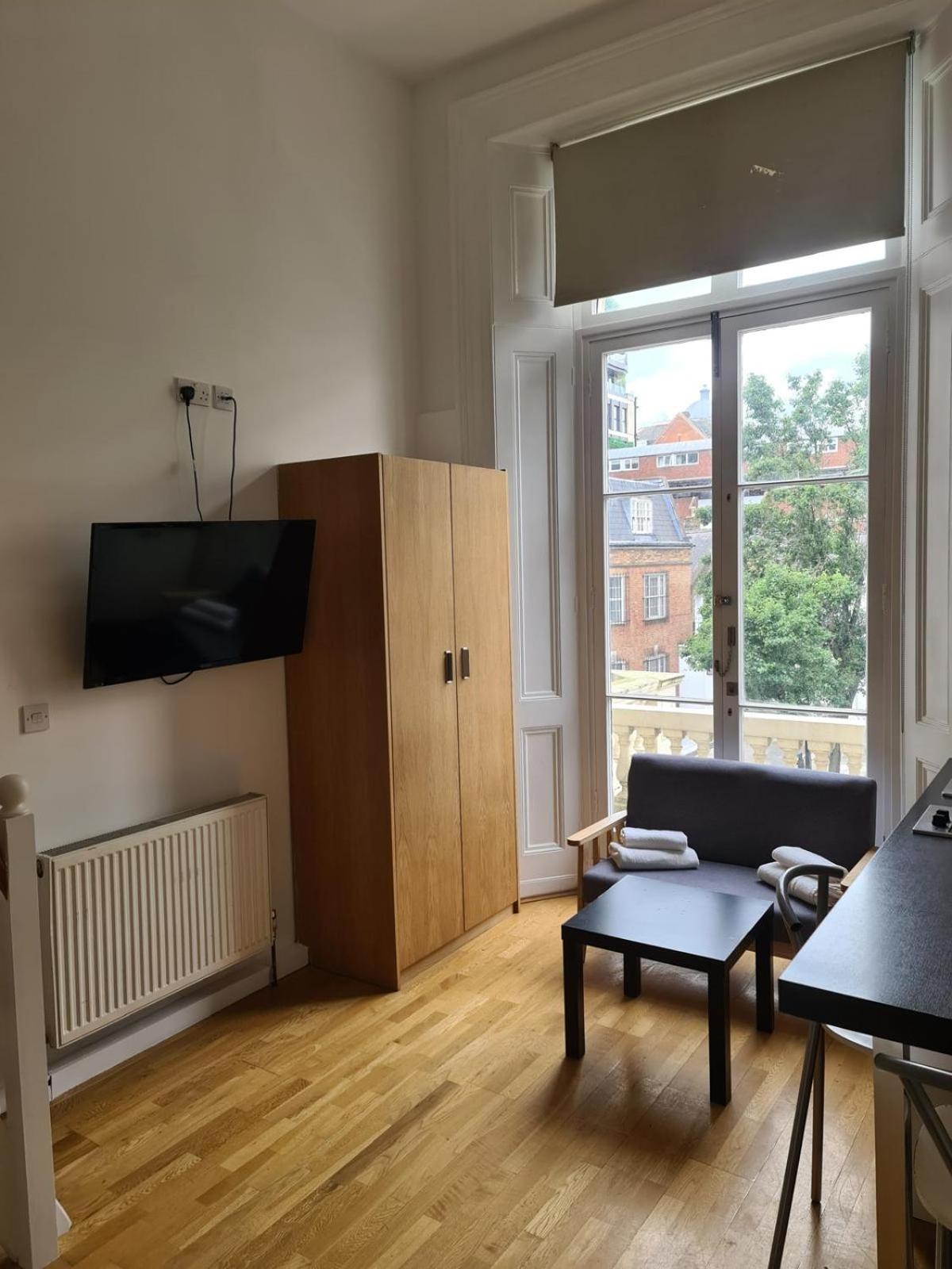 Фото Hyde Park Executive Apartments