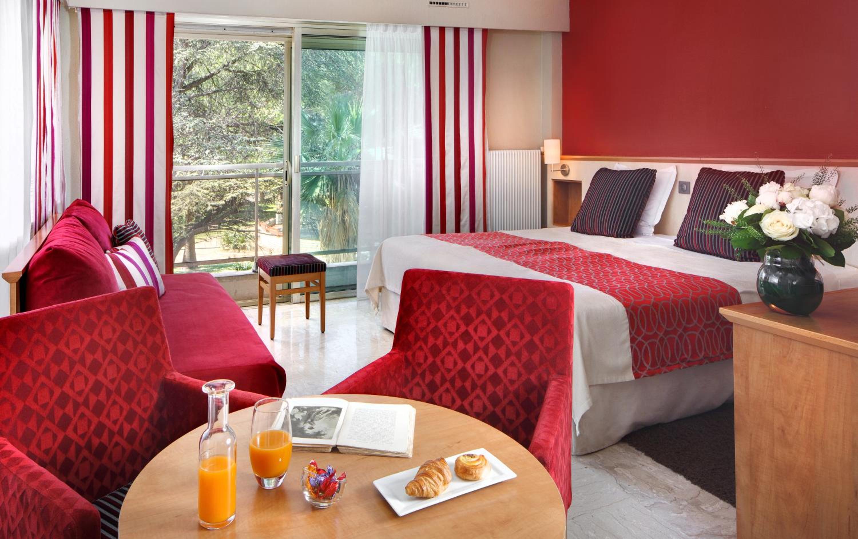 Фото The Originals Boutique, Hôtel Les Strélitzias, Antibes