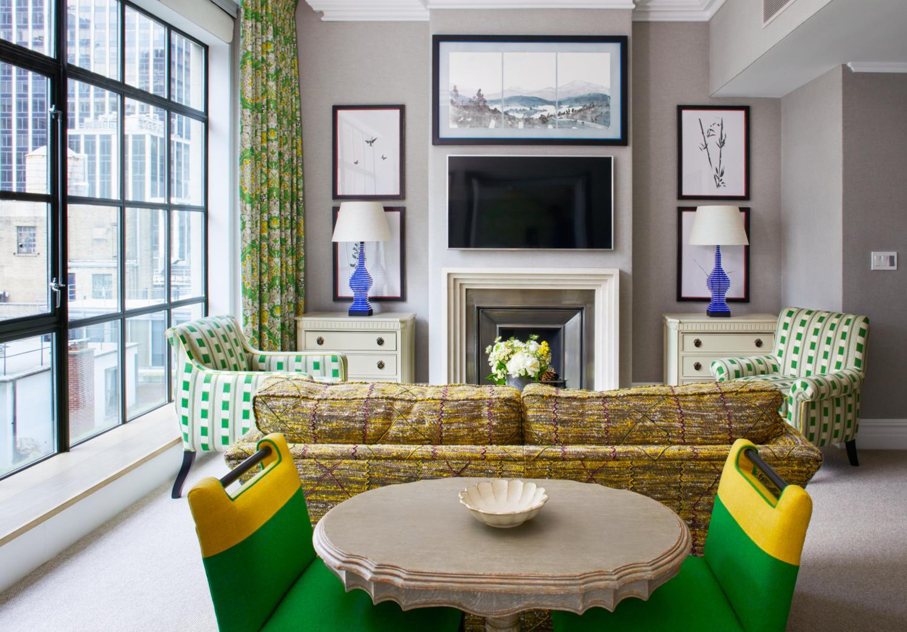 Фото The Whitby Hotel