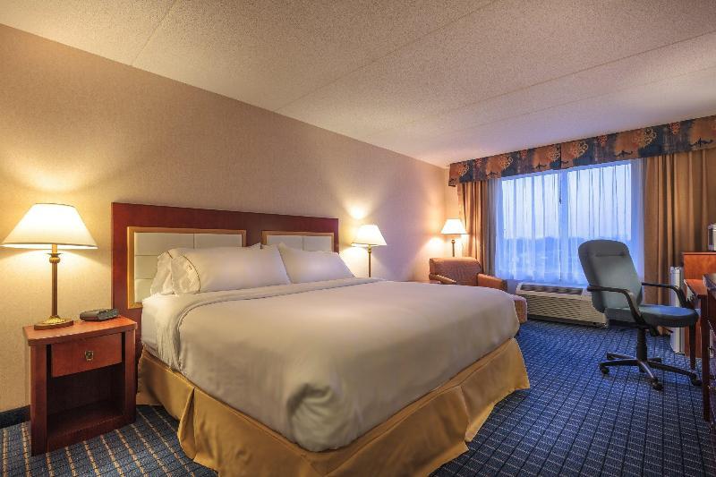 Фото Holiday Inn Express & Suites Belleville, an Ihg Hotel