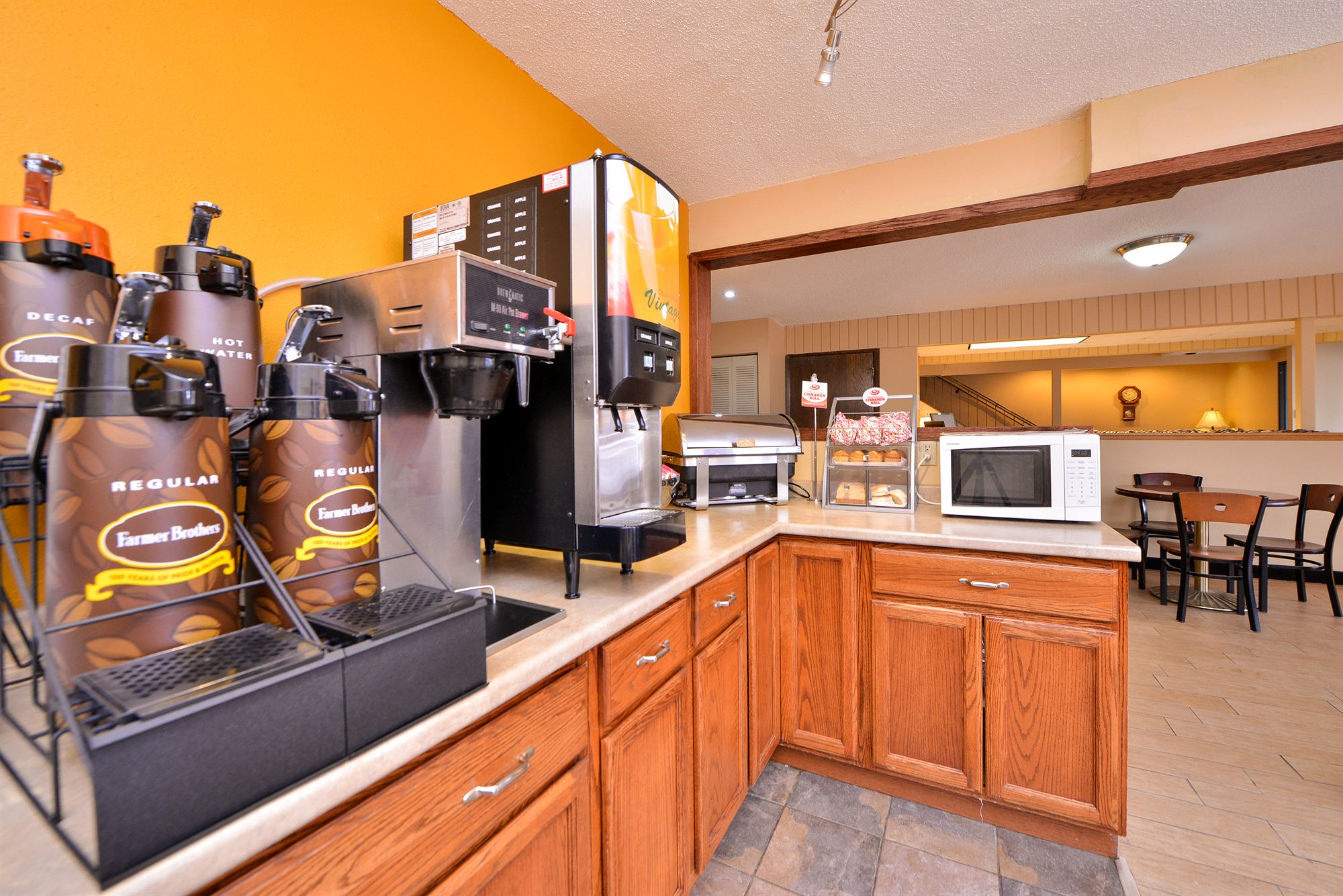 Фото Super 8 by Wyndham Rochester Mayo Clinic Area