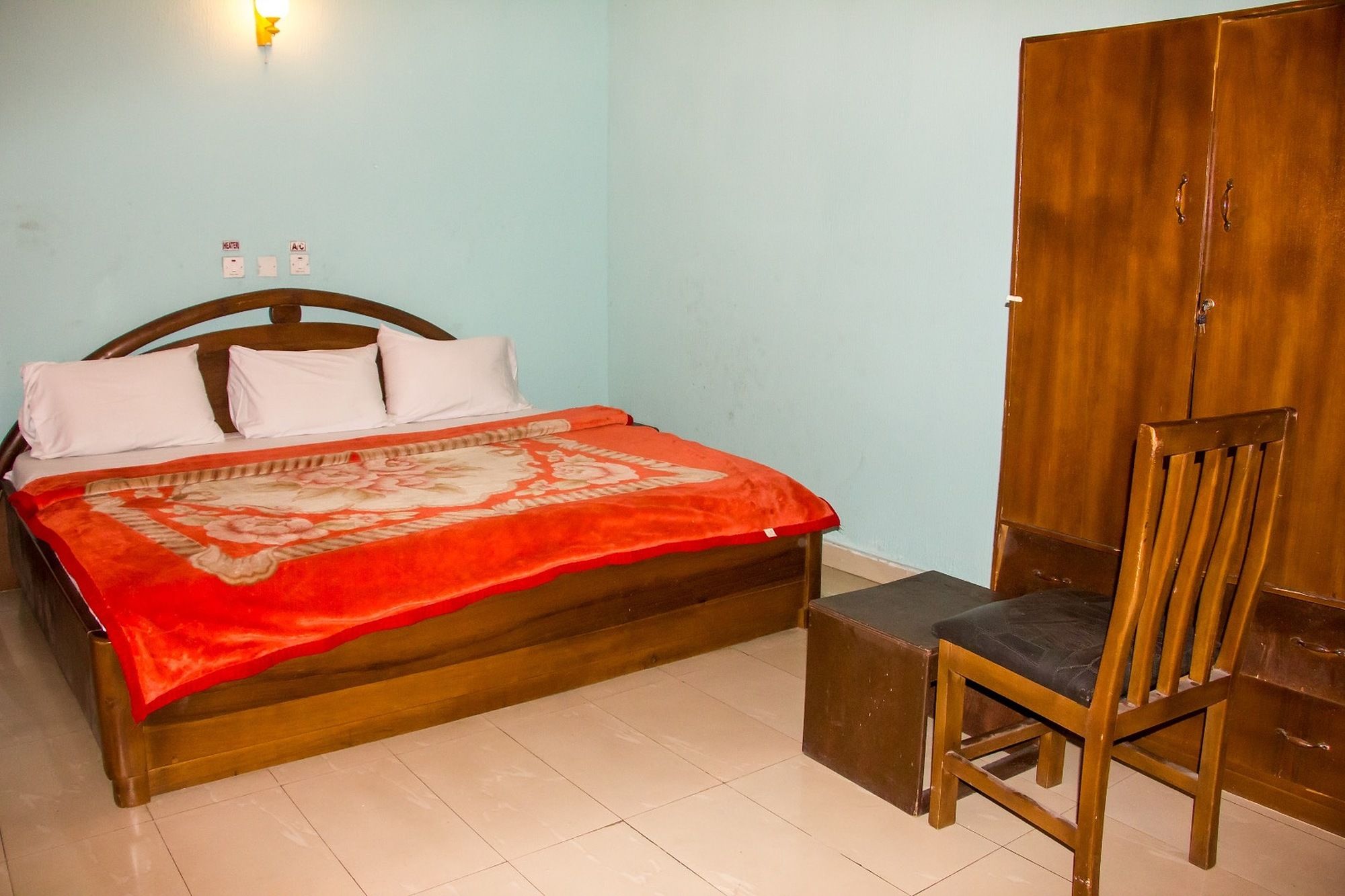 Фото Creme Suites & Hotel