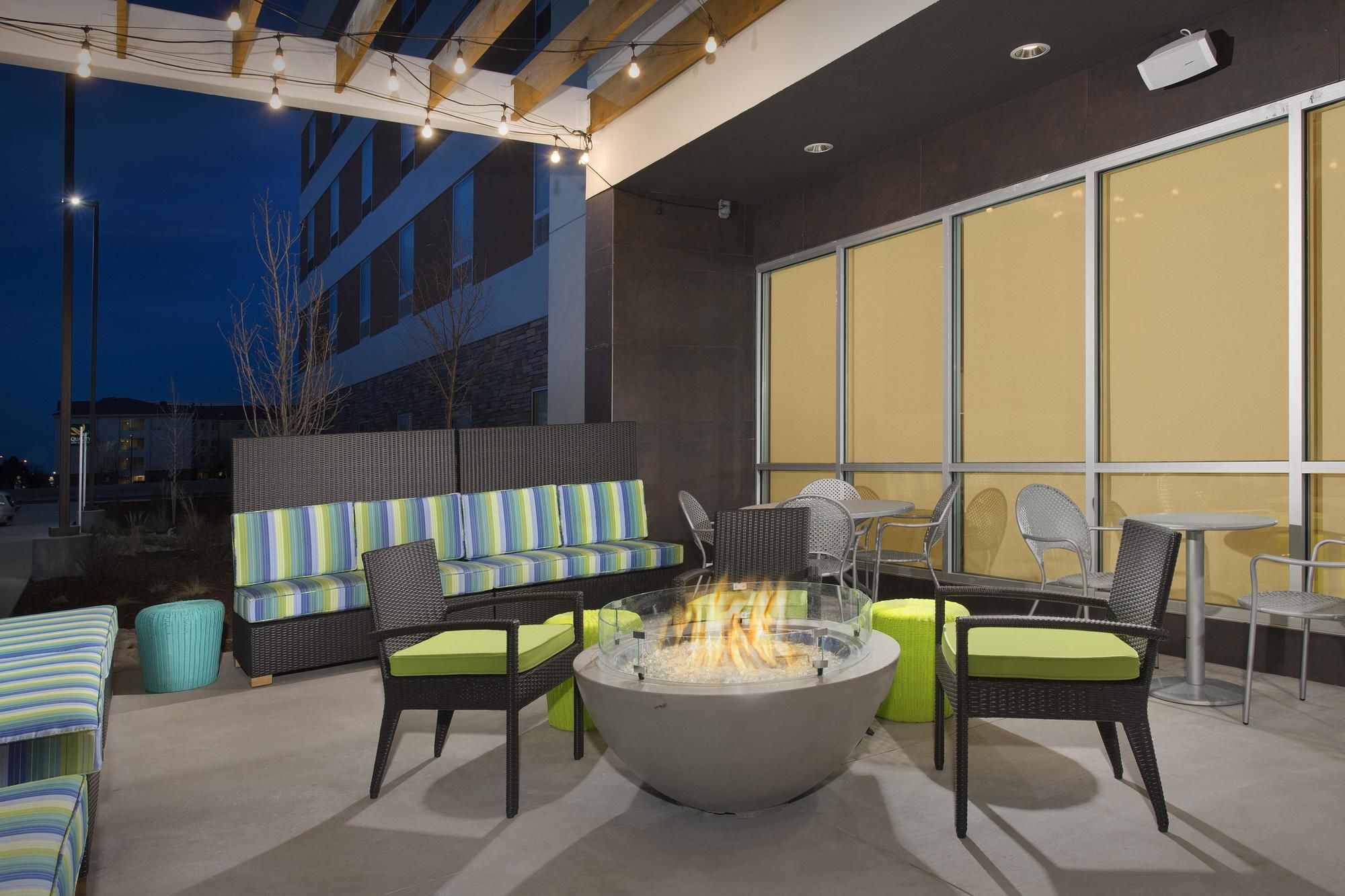 Фото Home2 Suites by Hilton Denver International Airport
