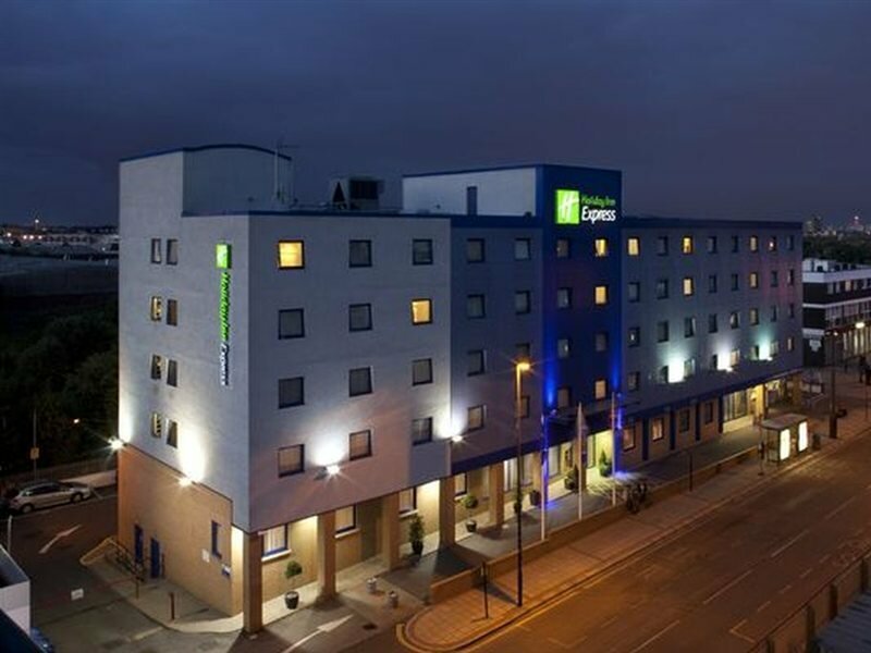 Фото Holiday Inn Express London - Park Royal
