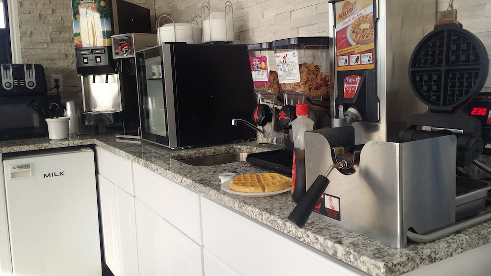 Фото Super 8 by Wyndham Wendover