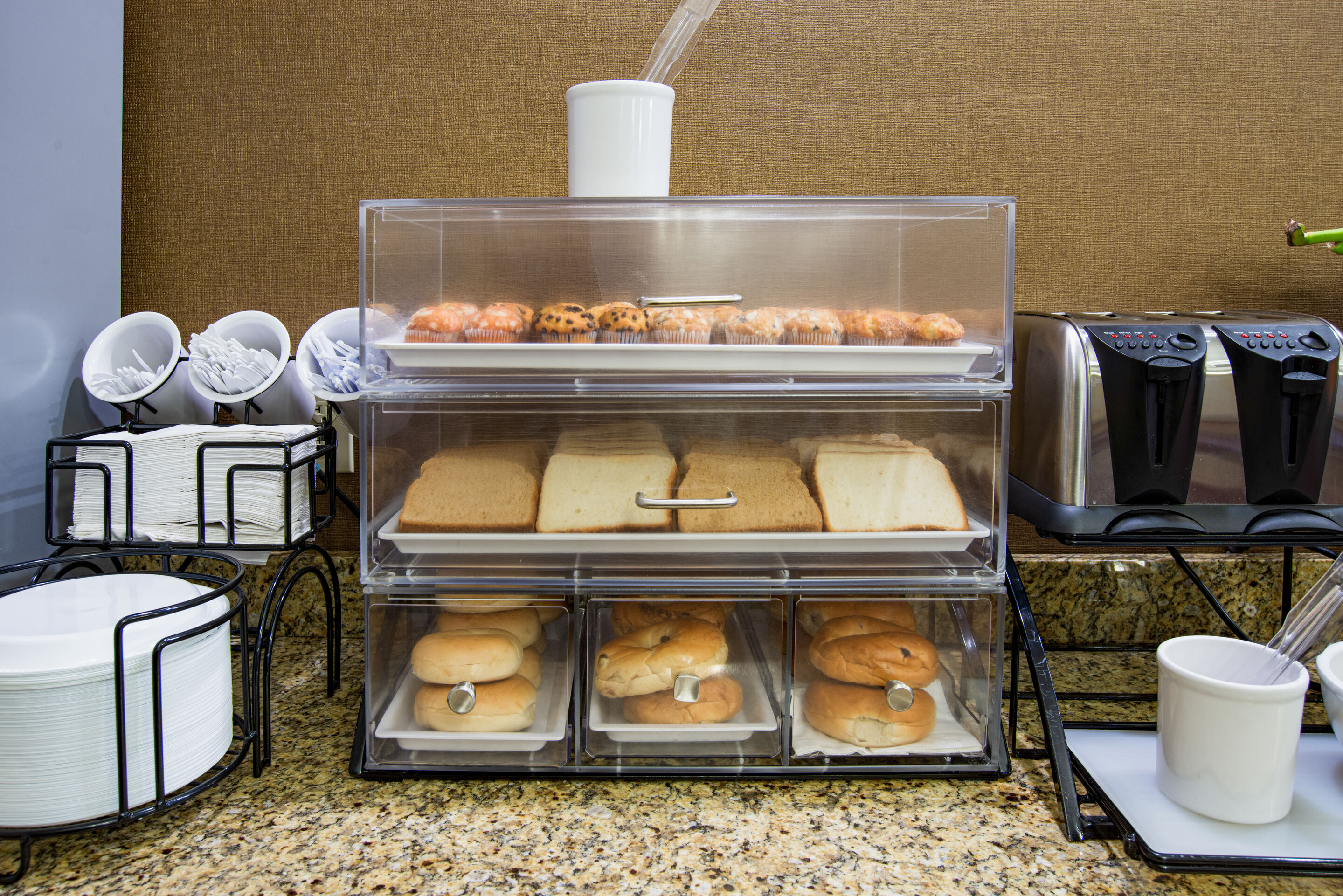 Фото Clarion Hotel & Suites Hamden - New Haven