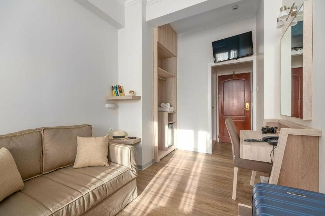 Фото Attalos Hotel